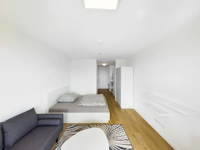Möbiliertes Studio mit EBK, Aufzug & Balkon - 25 Mins zum Alexanderplatz — photo 1